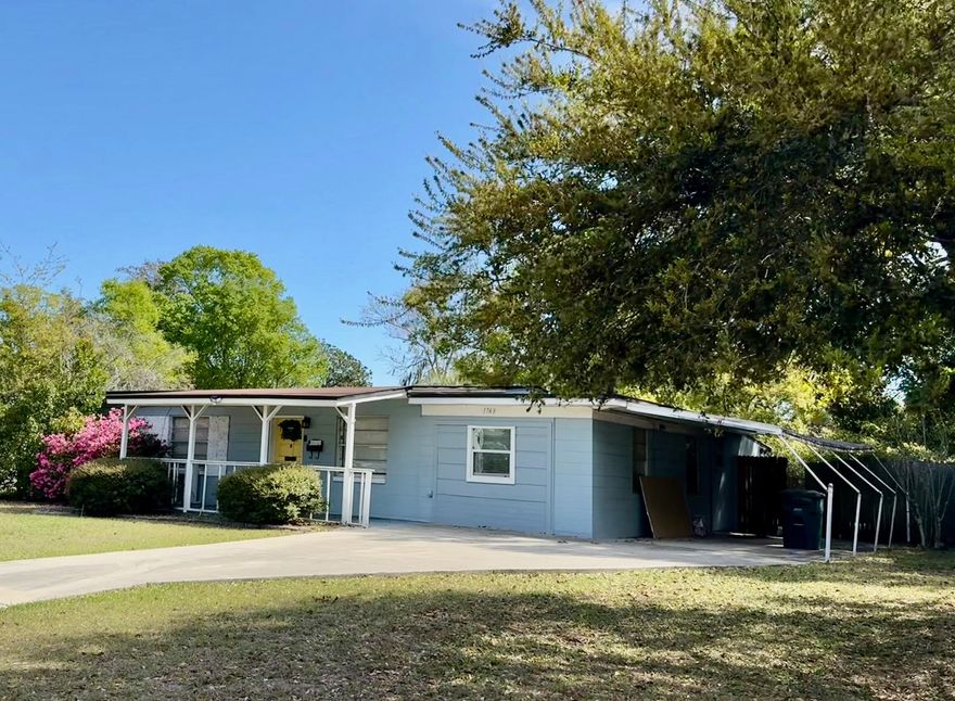 Low rate FHA assumable loan. Yes, you may assume this low interest rate loan! Four bedroom, 2 concrete block pool home, close to everything. Offers a great back yard, a location with easy access and shopping close by - and four bedrooms, which are hard to come by. There's also a family room, adding more space to be enjoyed. Add your personal touch! The pool is spacious and perfect for Florida living.