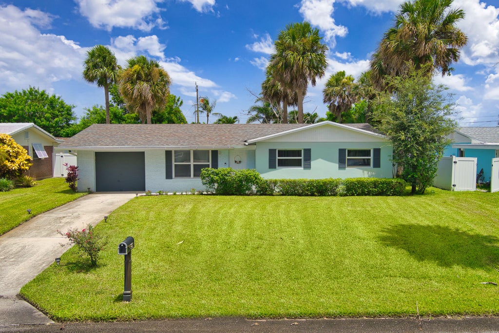 Photo of 3827 Lighthouse Drive, Palm Beach Gardens, FL 33410 (MLS # R10914179)