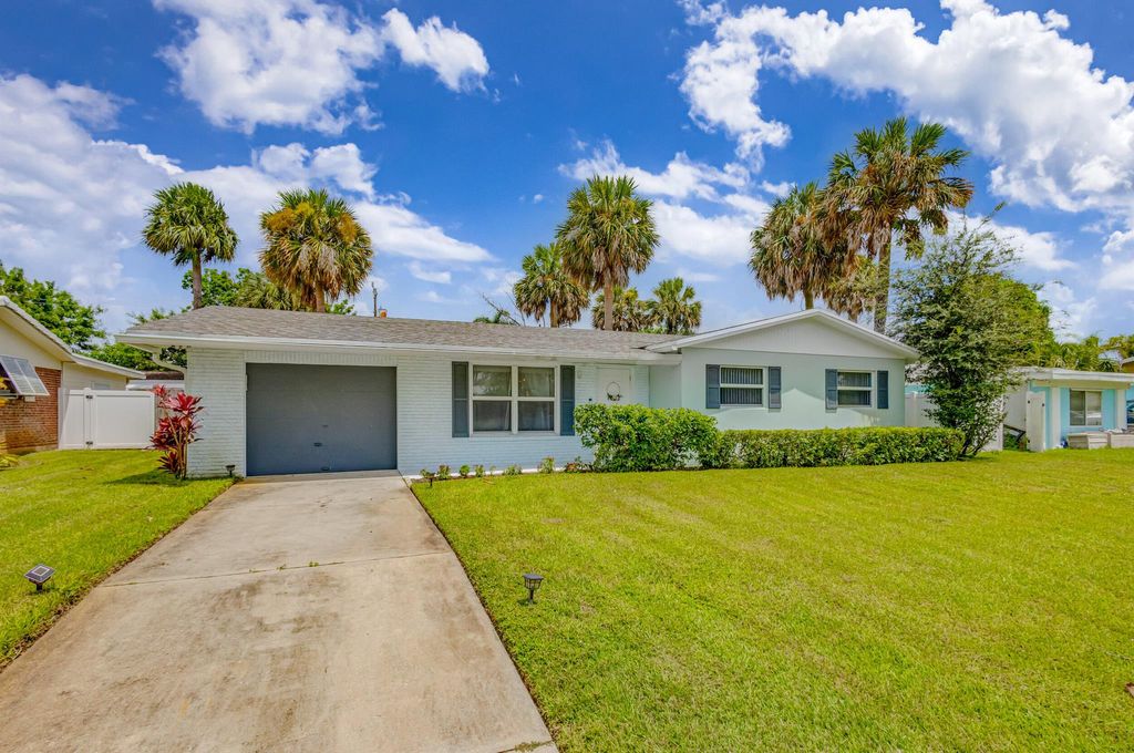 Photo of 3827 Lighthouse Drive, Palm Beach Gardens, FL 33410 (MLS # R10914179)