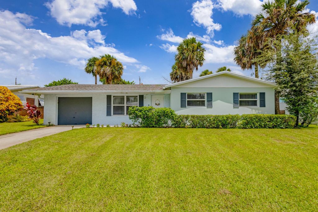 Photo of 3827 Lighthouse Drive, Palm Beach Gardens, FL 33410 (MLS # R10914179)