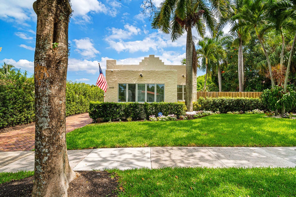 Photo of 813 Avon Road, West Palm Beach, FL 33401 (MLS # B26057720)