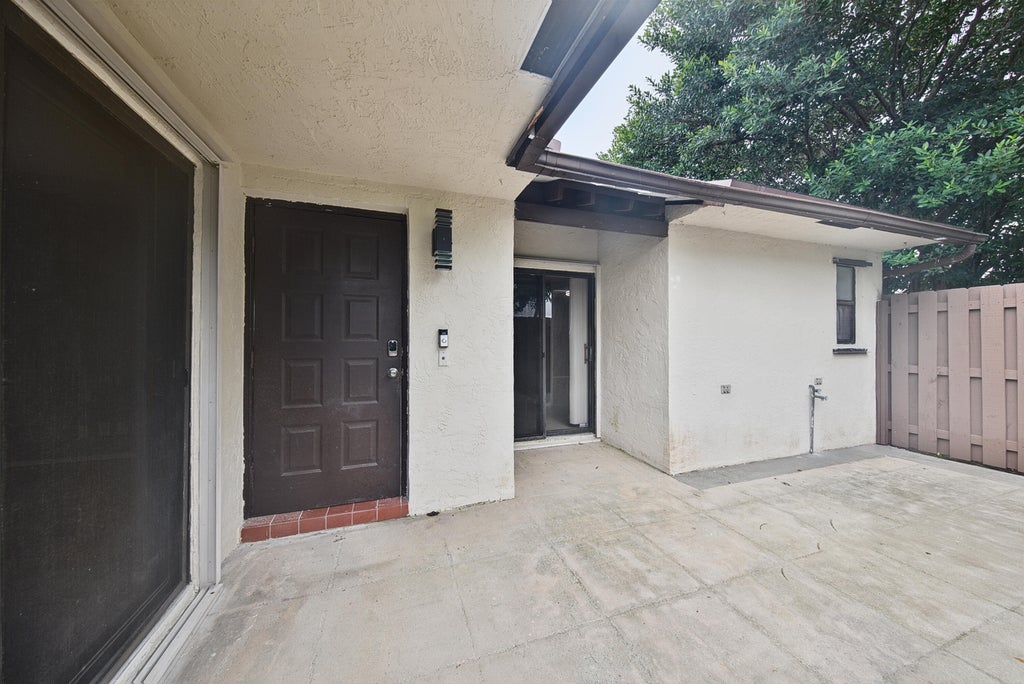 Photo of 3402 WATERVIEW Circle #B, Palm Springs, FL 33461 (MLS # B26085677)
