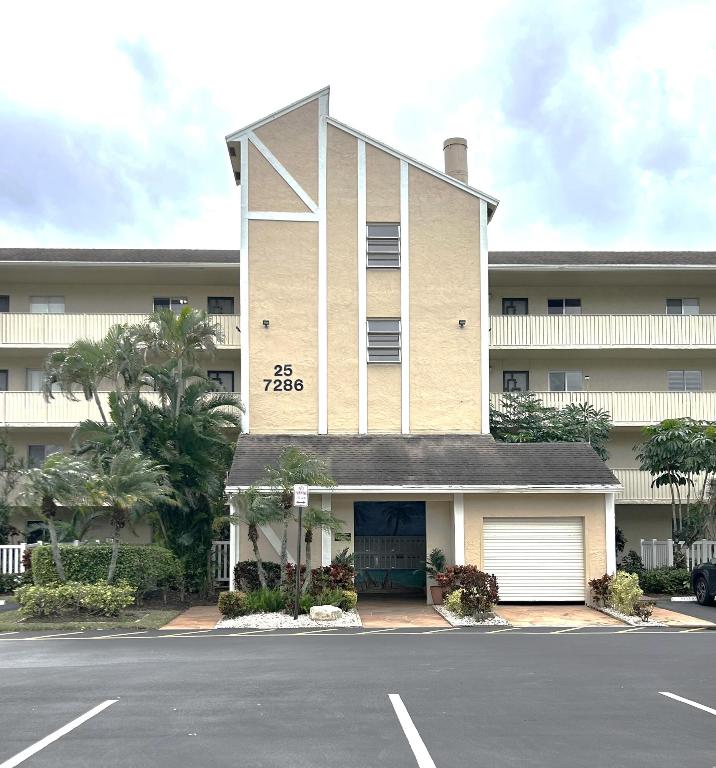 HUNTINGTON LAKES SEC THREE CONDOS - Residential