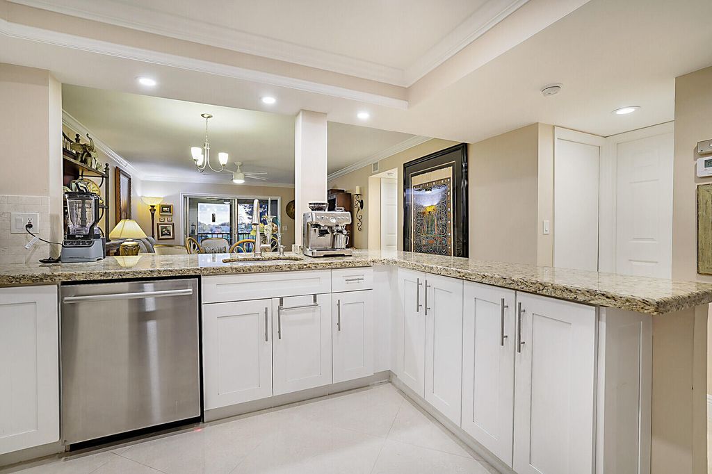 Photo of 7286 Huntington Lane #204, Delray Beach, FL 33446 (MLS # R11156681)