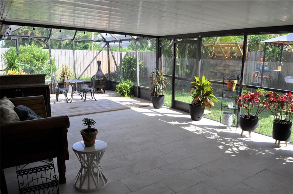 TROPIC PALMS - Residential