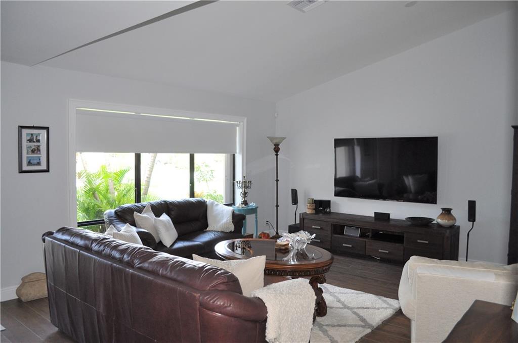 TROPIC PALMS - Residential