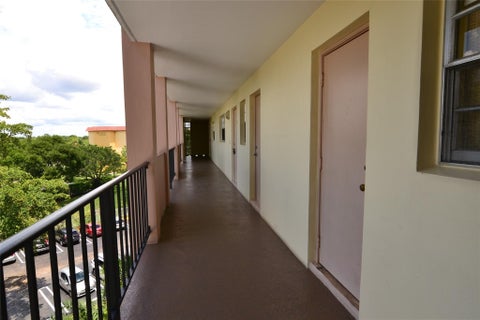Tiny photo for 3575 Broken Woods Drive #502, Coral Springs, FL 33065 (MLS # F10515507)