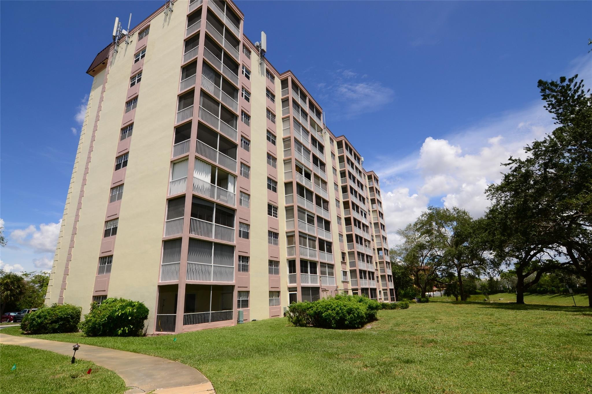 BRIARWOOD - Residential