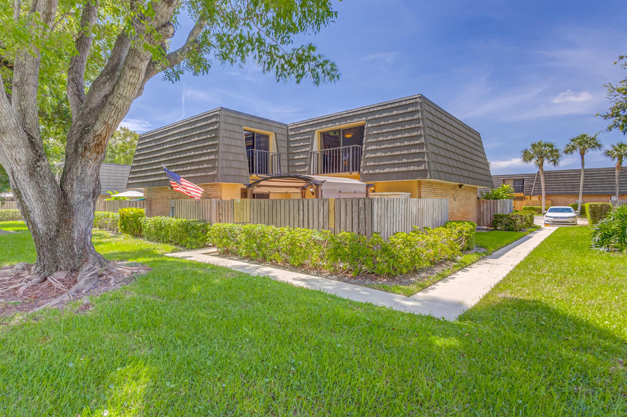 VILLAGE OF SANDALWOOD LAKES - Residential