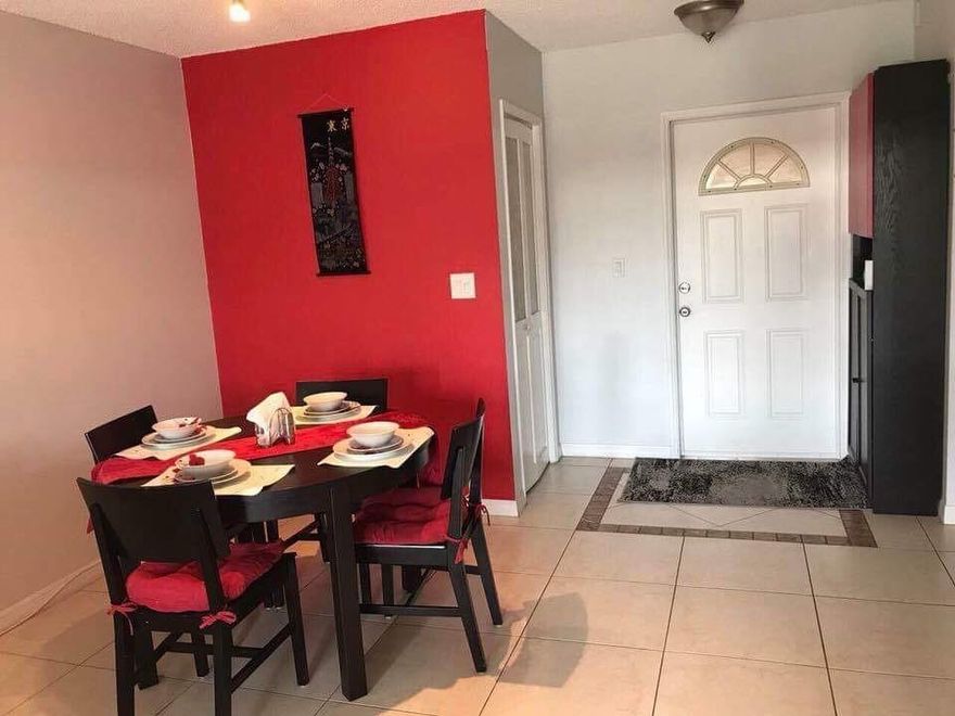 Nice condo by the beach for a great price! Walk to the beach and all the jems Pompano has to offer; fishing pier, restaurants and cafes, water taxi stop, intercostal, park! Close to WholeFoods and AMC theatre, ALDI and HomeGoods, golf course! Just bring your suitcase because it comes fully furnished too! Fully equipped updated kitchen, laminate flooring, nice balcony - come and enjoy the beach!