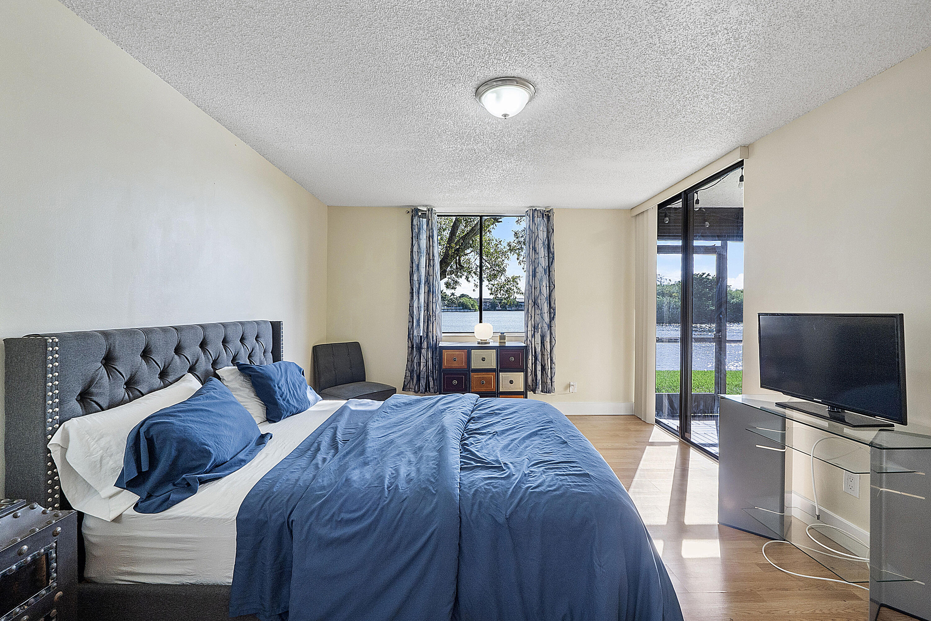 MIRA LAGO CONDO - Residential