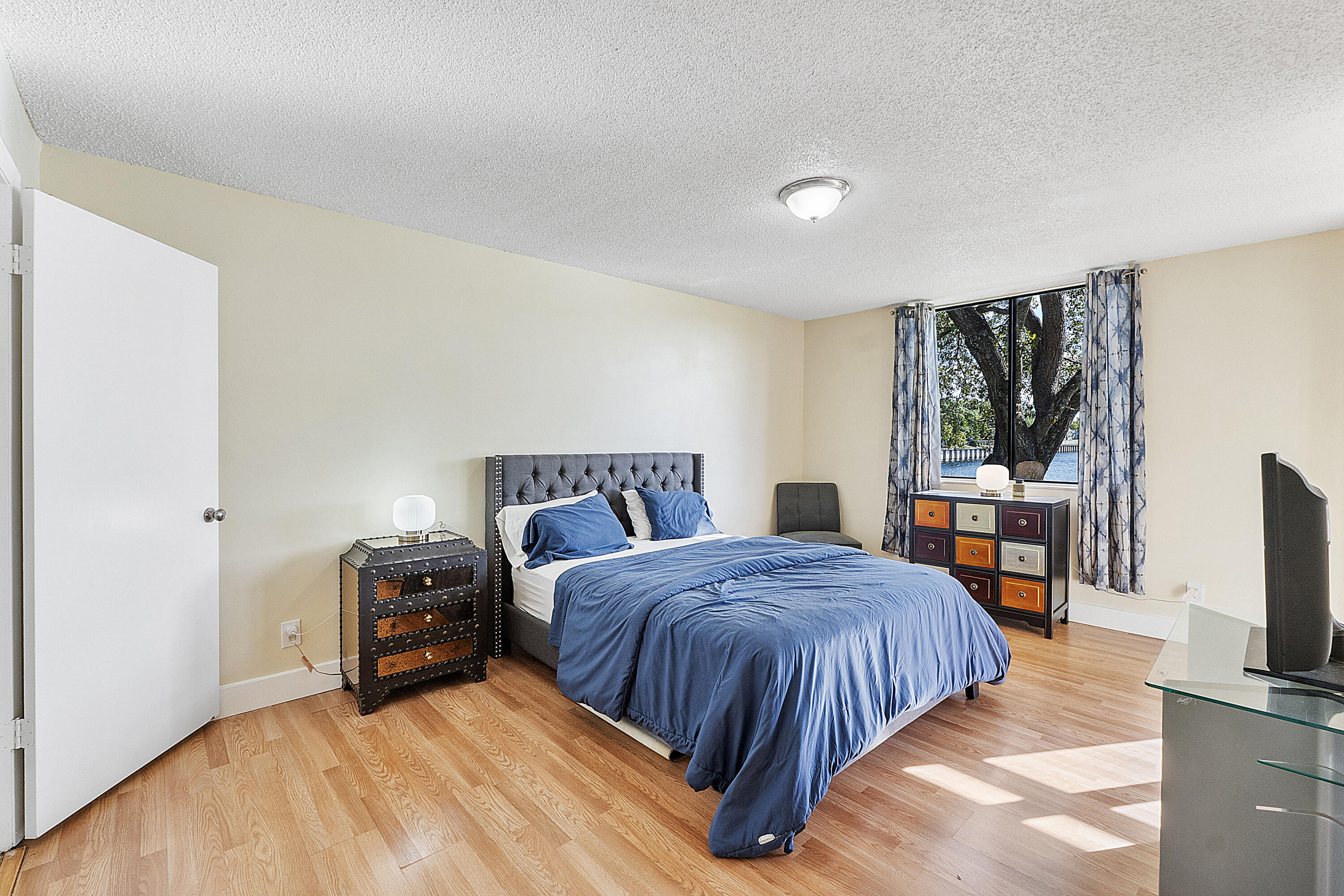 MIRA LAGO CONDO - Residential