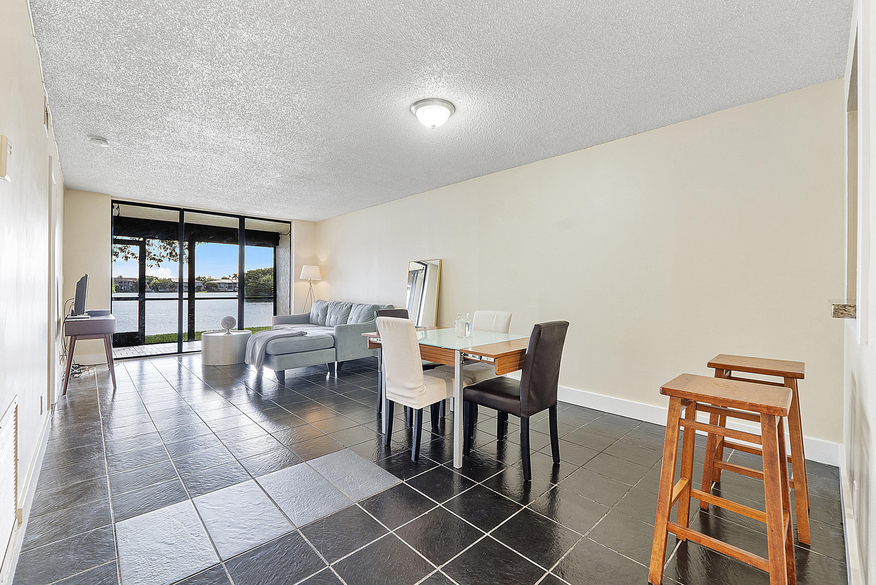 MIRA LAGO CONDO - Residential