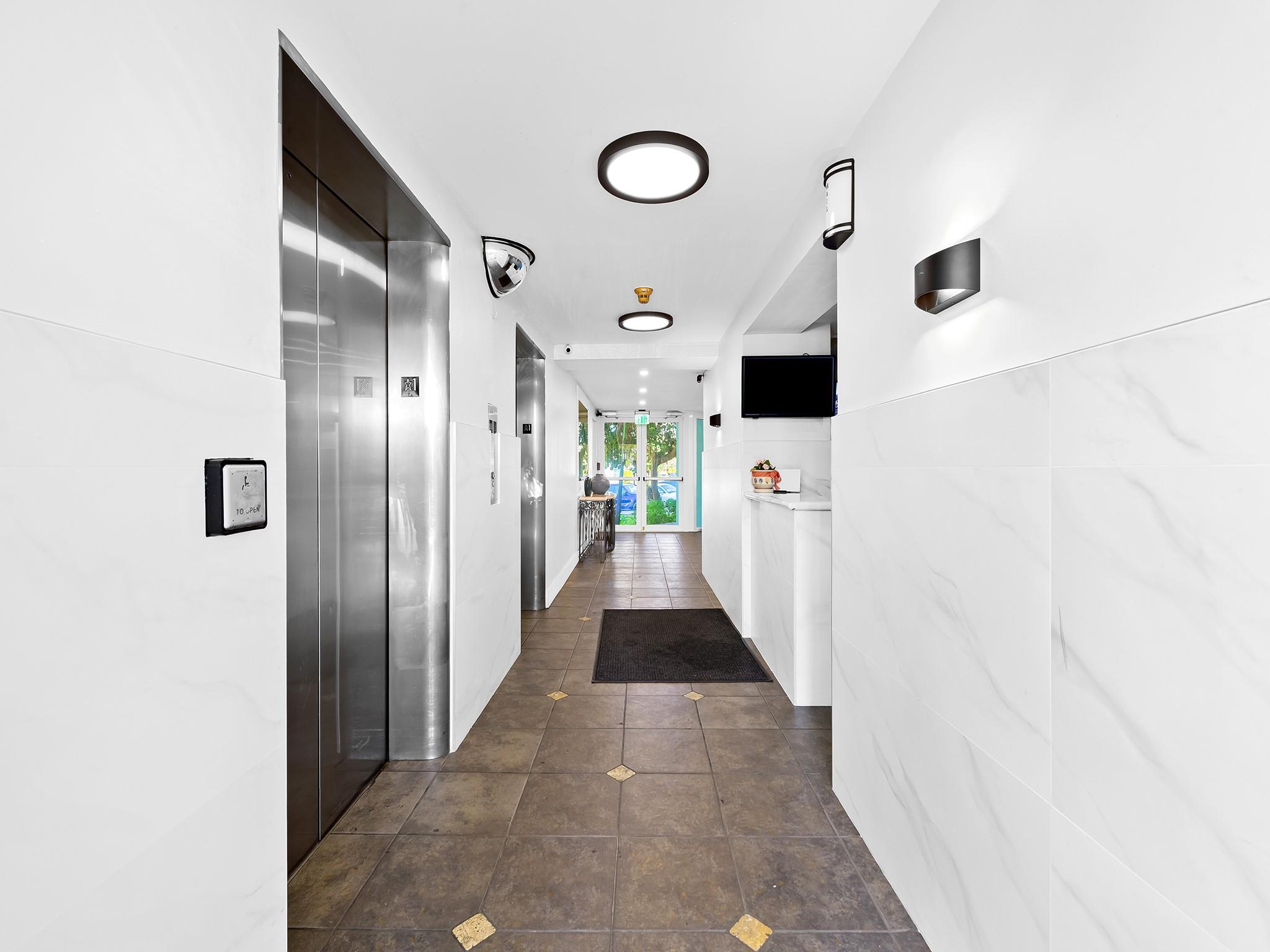 Breakwater Towers - Residential