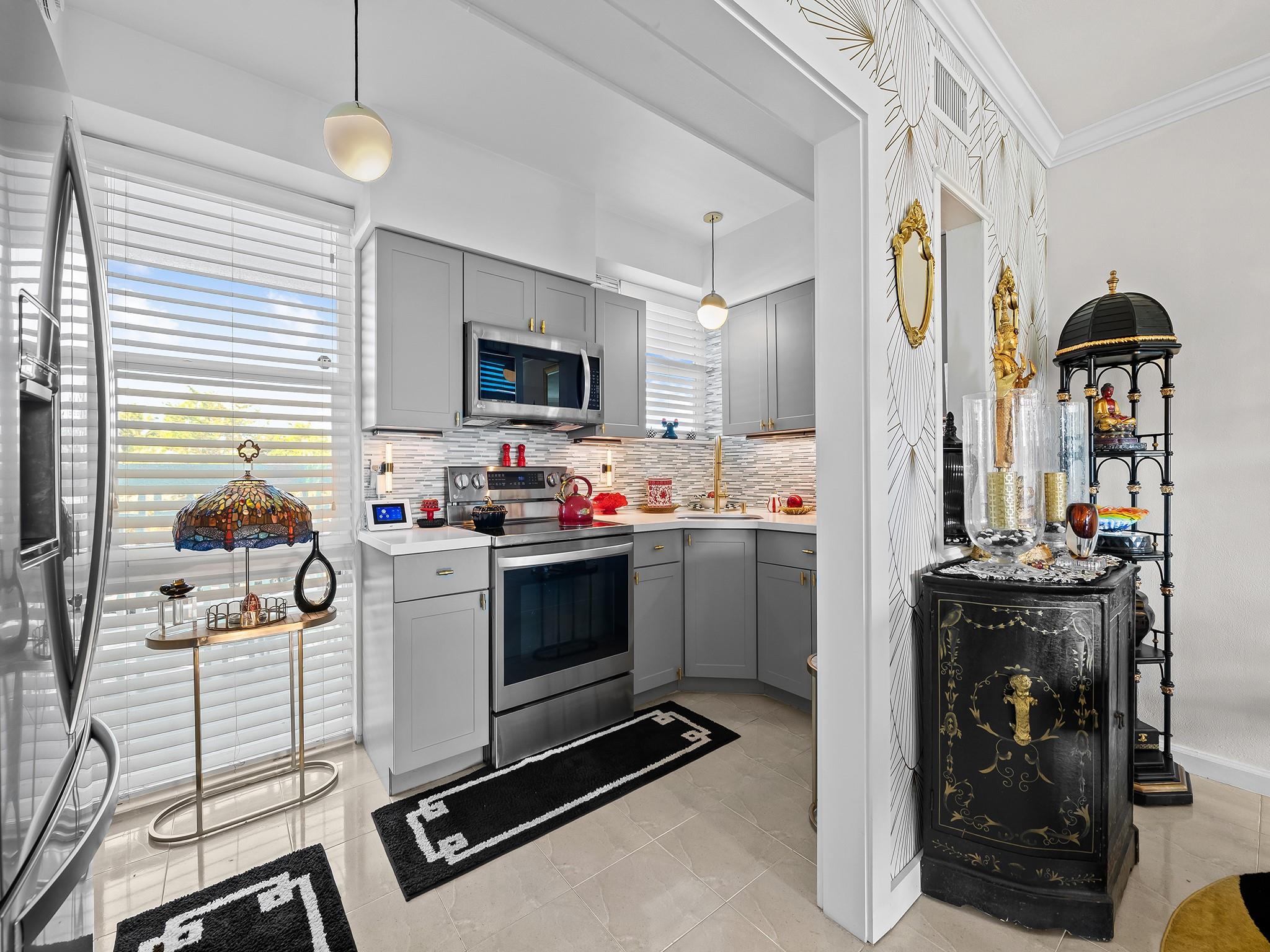 Breakwater Towers - Residential