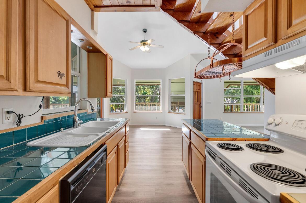 ROCKY POINT ESTATES - Residential