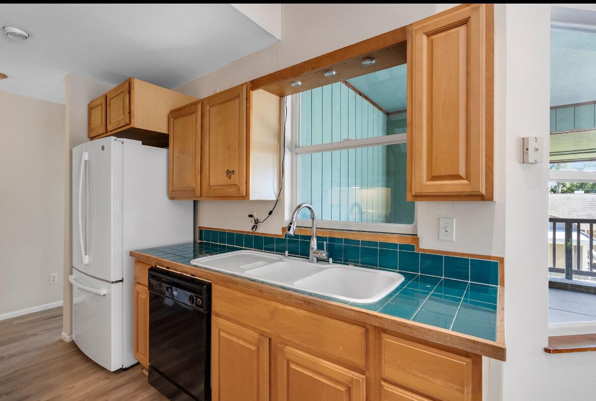 ROCKY POINT ESTATES - Residential