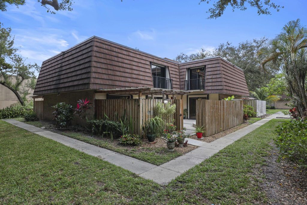 Photo of 617 6th Lane, Palm Beach Gardens, FL 33418 (MLS # R11146921)