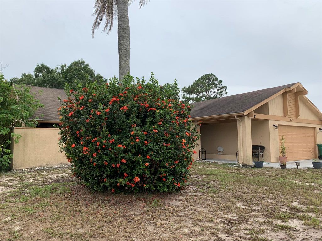 Photo of 362 SE Crosspoint Drive, Port Saint Lucie, FL 34983 (MLS # R11005141)