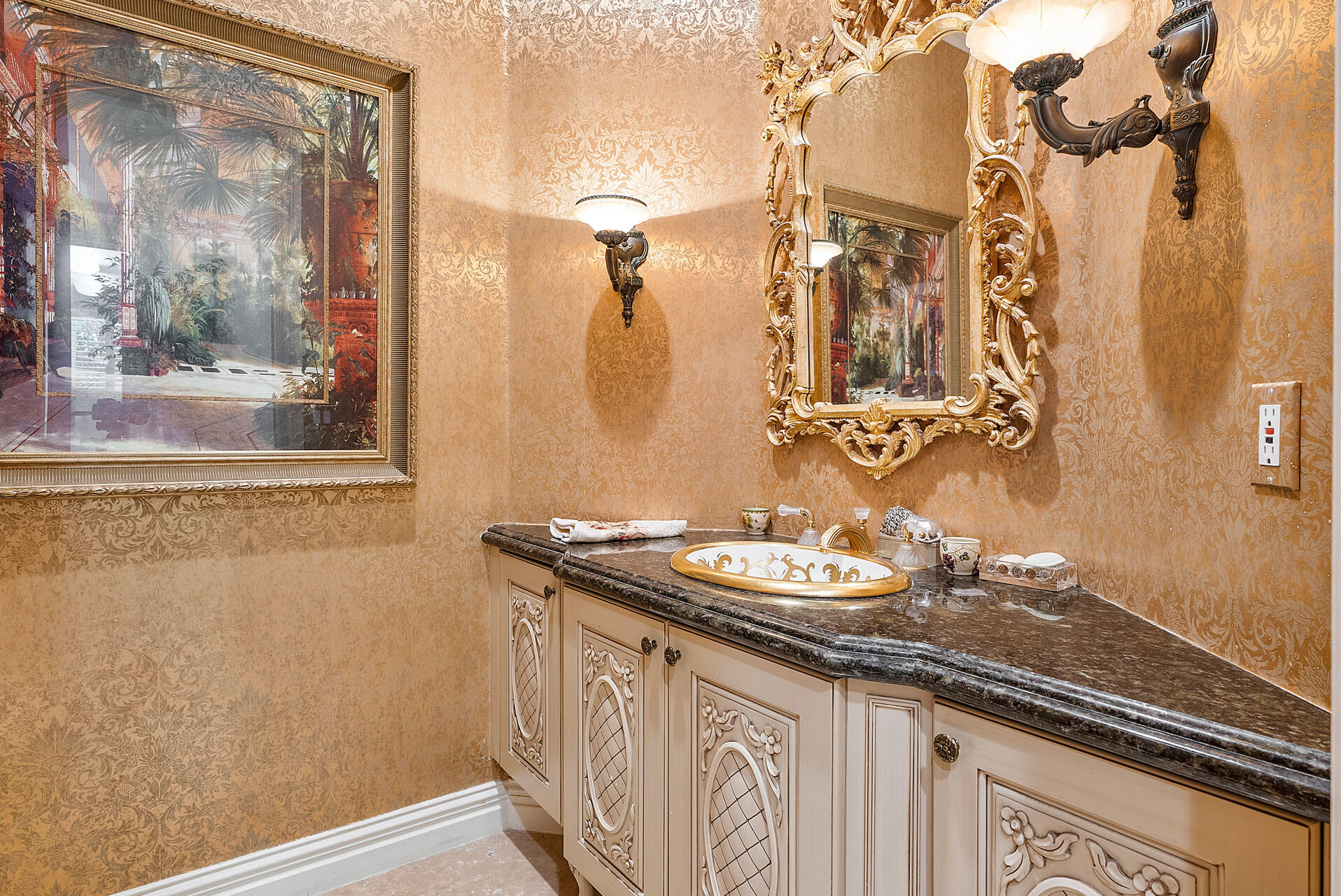 ROYAL PALM YACHT & COUNTRY CLUB - Residential