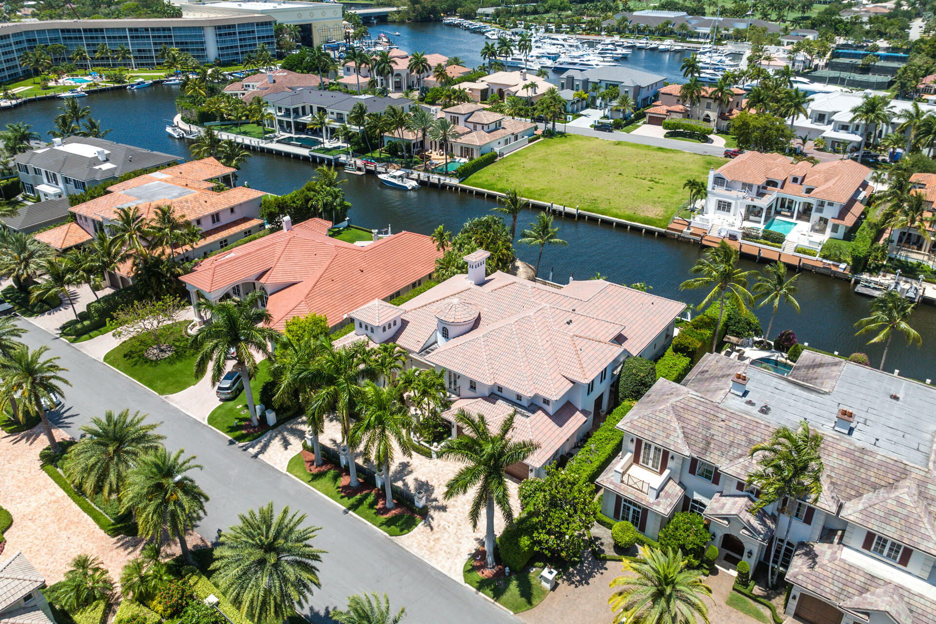 ROYAL PALM YACHT & COUNTRY CLUB - Residential