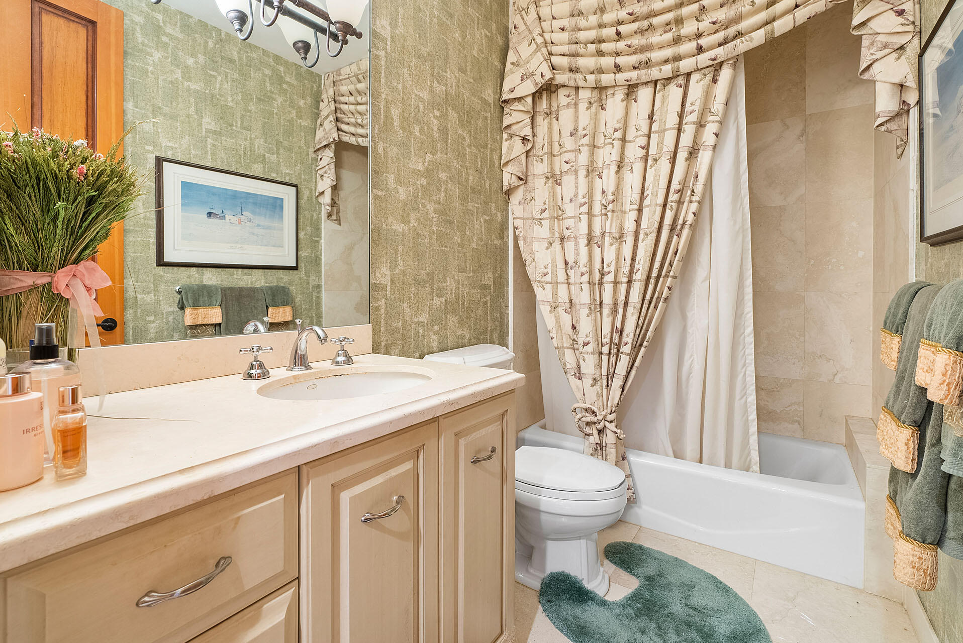 ROYAL PALM YACHT & COUNTRY CLUB - Residential