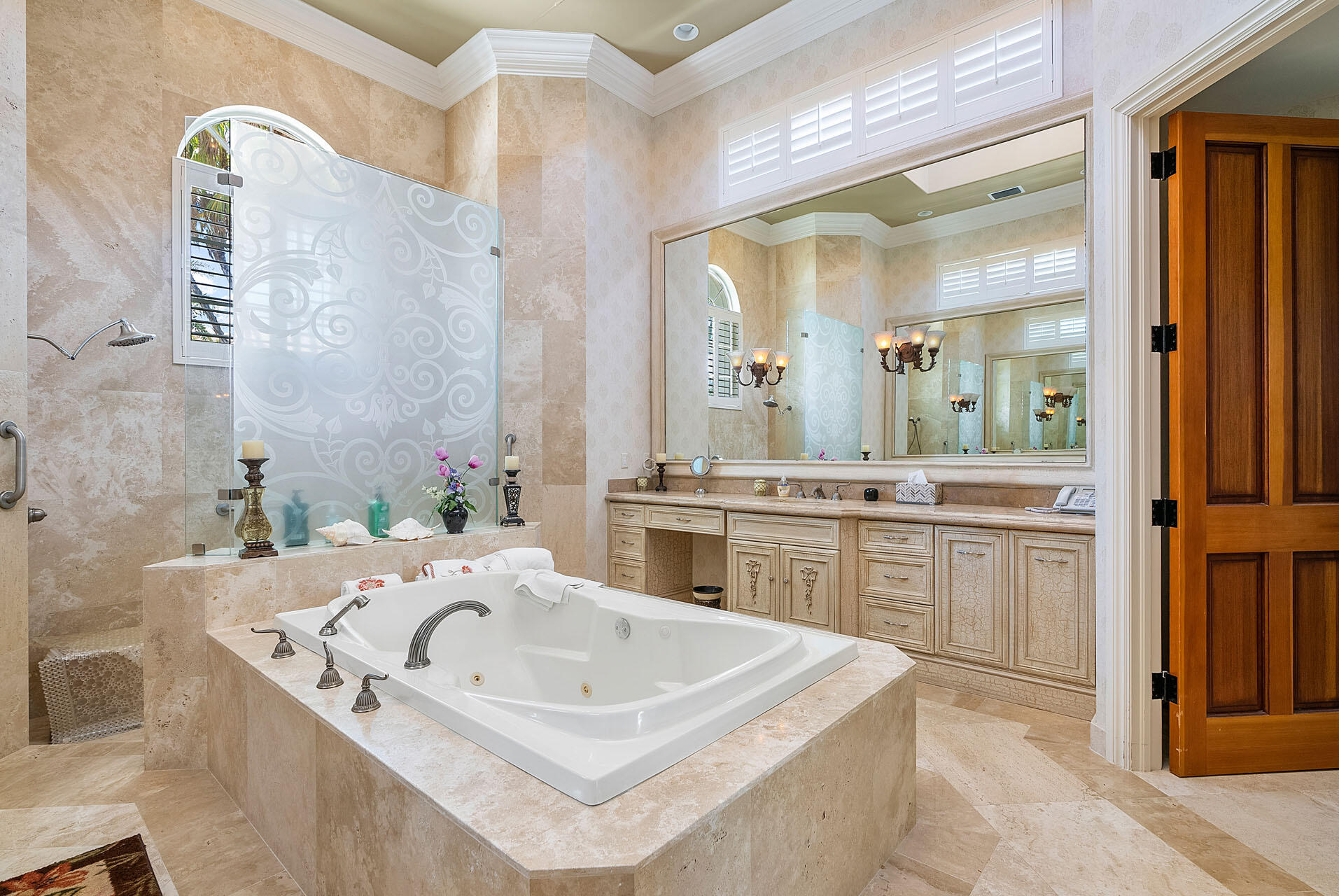 ROYAL PALM YACHT & COUNTRY CLUB - Residential