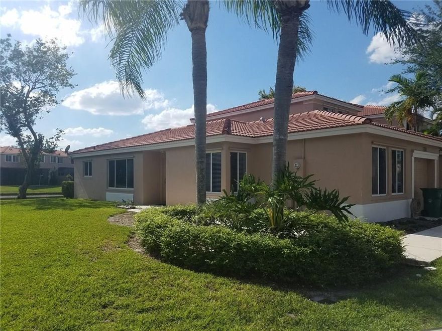 ABSOLUTLEY BEAUTIFUL RARE 3/2 CORNER UNIT WITH A LAKE VIEW IN ONE OF DAVIES MOST DESIRABLE COMMUNITY OF HARMONY LAKES. HOME INLCUDES LAKE VIEW WITH SCREEN TILED FLOOR PORCH , TILED FLOOR THROUGHOUT,NEWER AC UNIT, AUTOMATIC GARAGE DOOR, SINGLE FLOOR ,SPLIT FLOOR PLAN, NEWER WASHER AND DRYER , CLOSE TO I-595 ,SHOPPING, DINING, A-RATED SCHOOLS NEAR BY. THIS RARE OPPORTUNITY TO OWN WITH A LAKE VIEW WONT LAST.