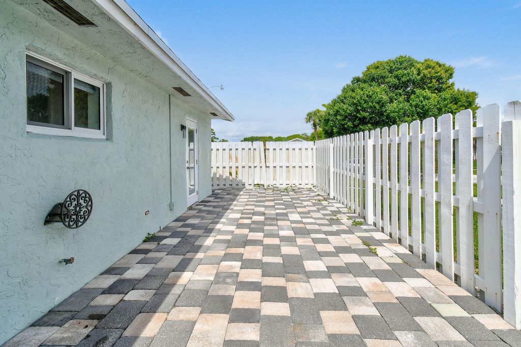 Photo of 1308 Arapaho Street, Jupiter, FL 33458 (MLS # R11023765)