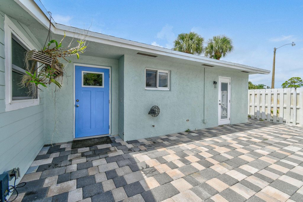 Photo of 1308 Arapaho Street, Jupiter, FL 33458 (MLS # R11023765)