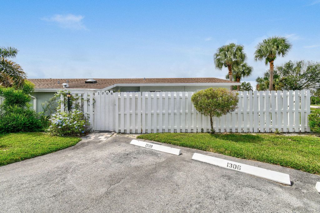 Photo of 1308 Arapaho Street, Jupiter, FL 33458 (MLS # R11023765)