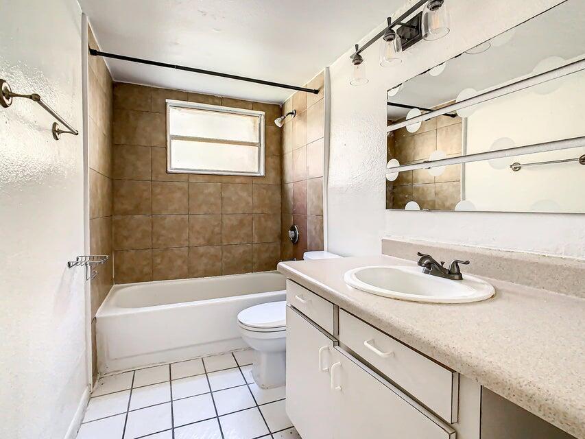 PALM GARDENS CONDO - Residential Lease