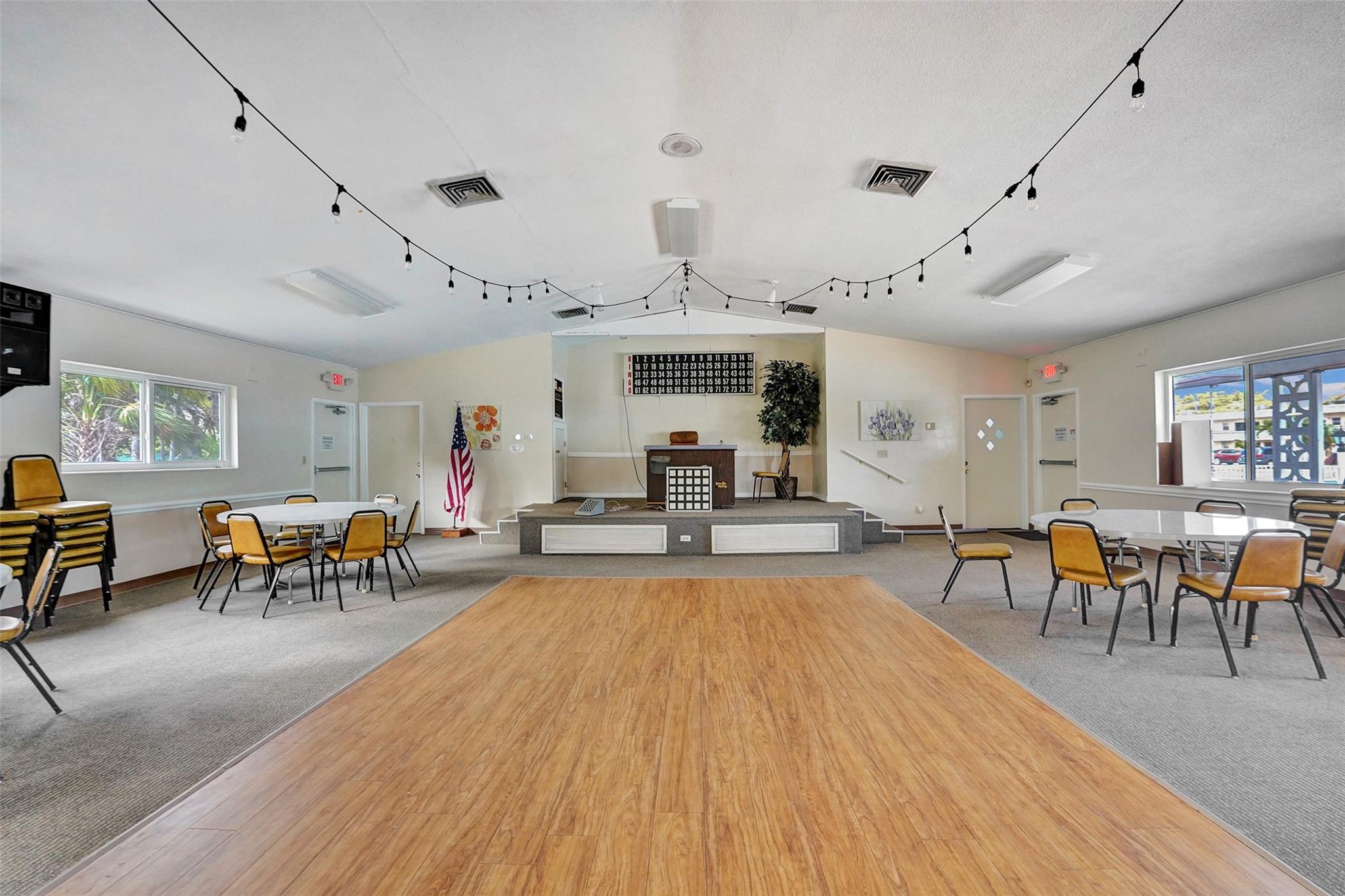 CRYSTAL COURT MANOR - Residential