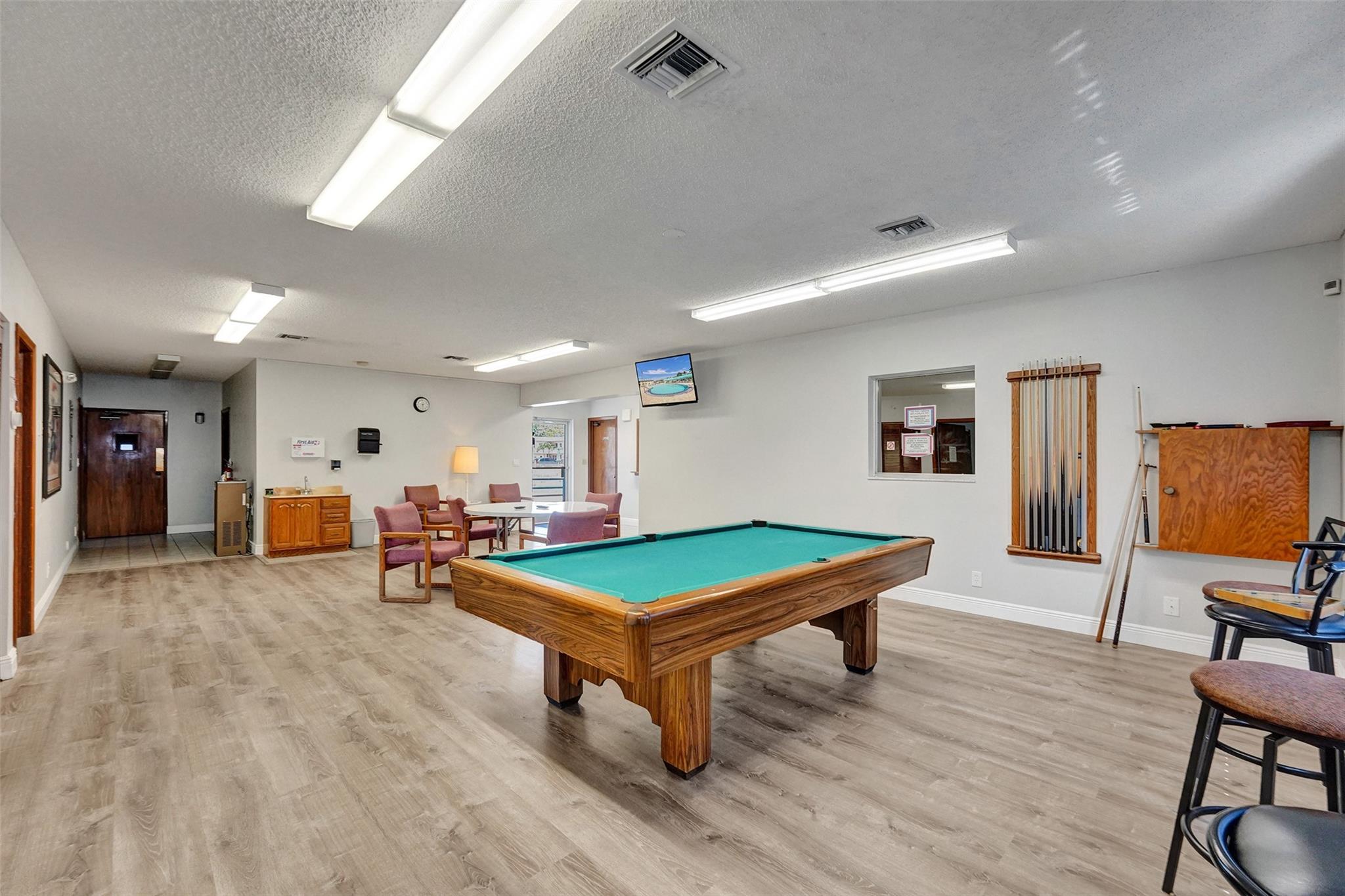 CRYSTAL COURT MANOR - Residential