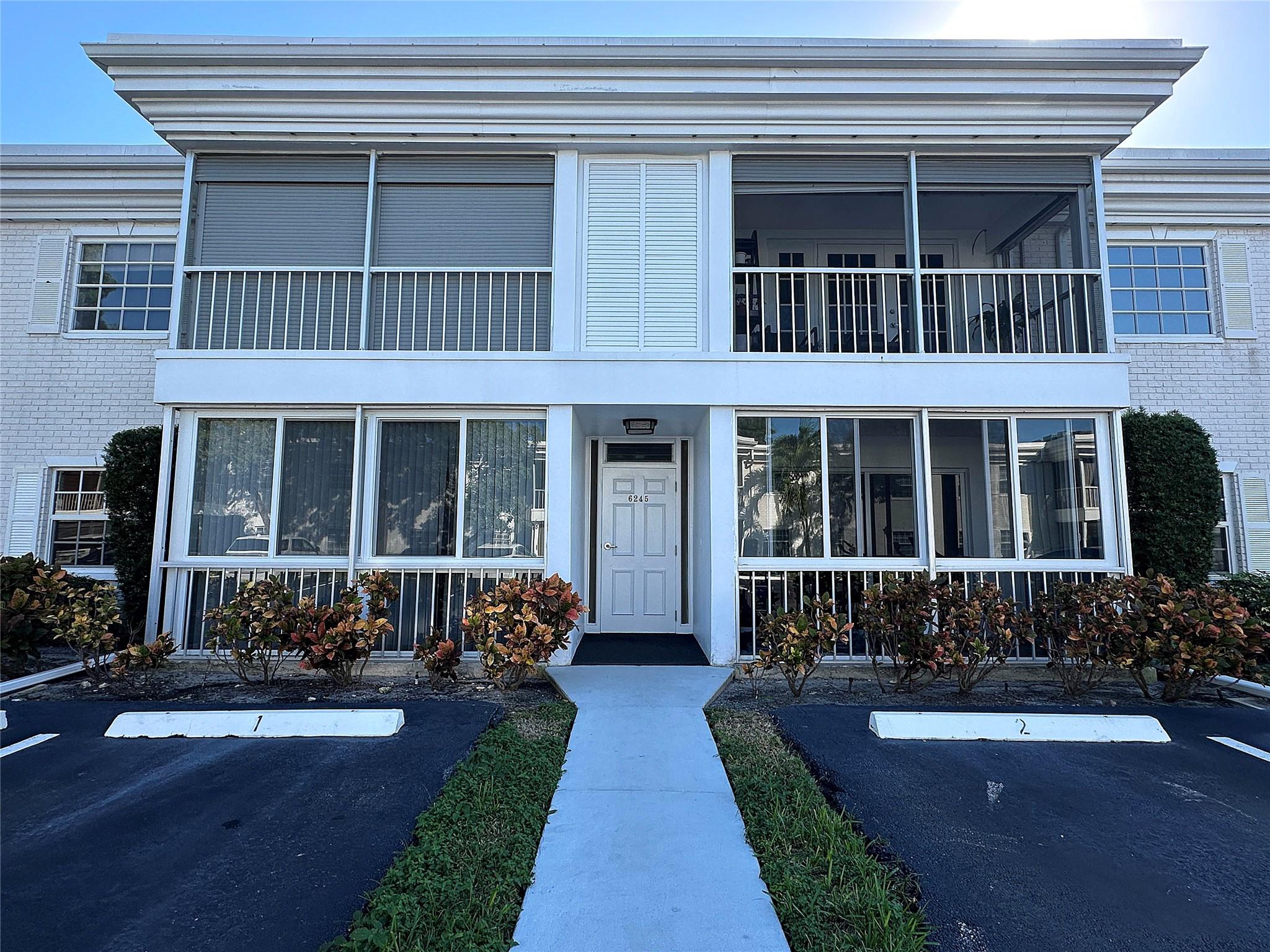 BAY COLONY CLUB - Residential