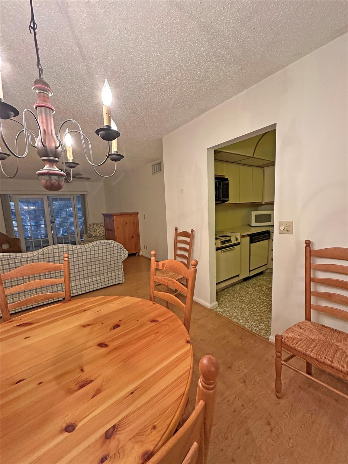 BAY COLONY CLUB - Residential