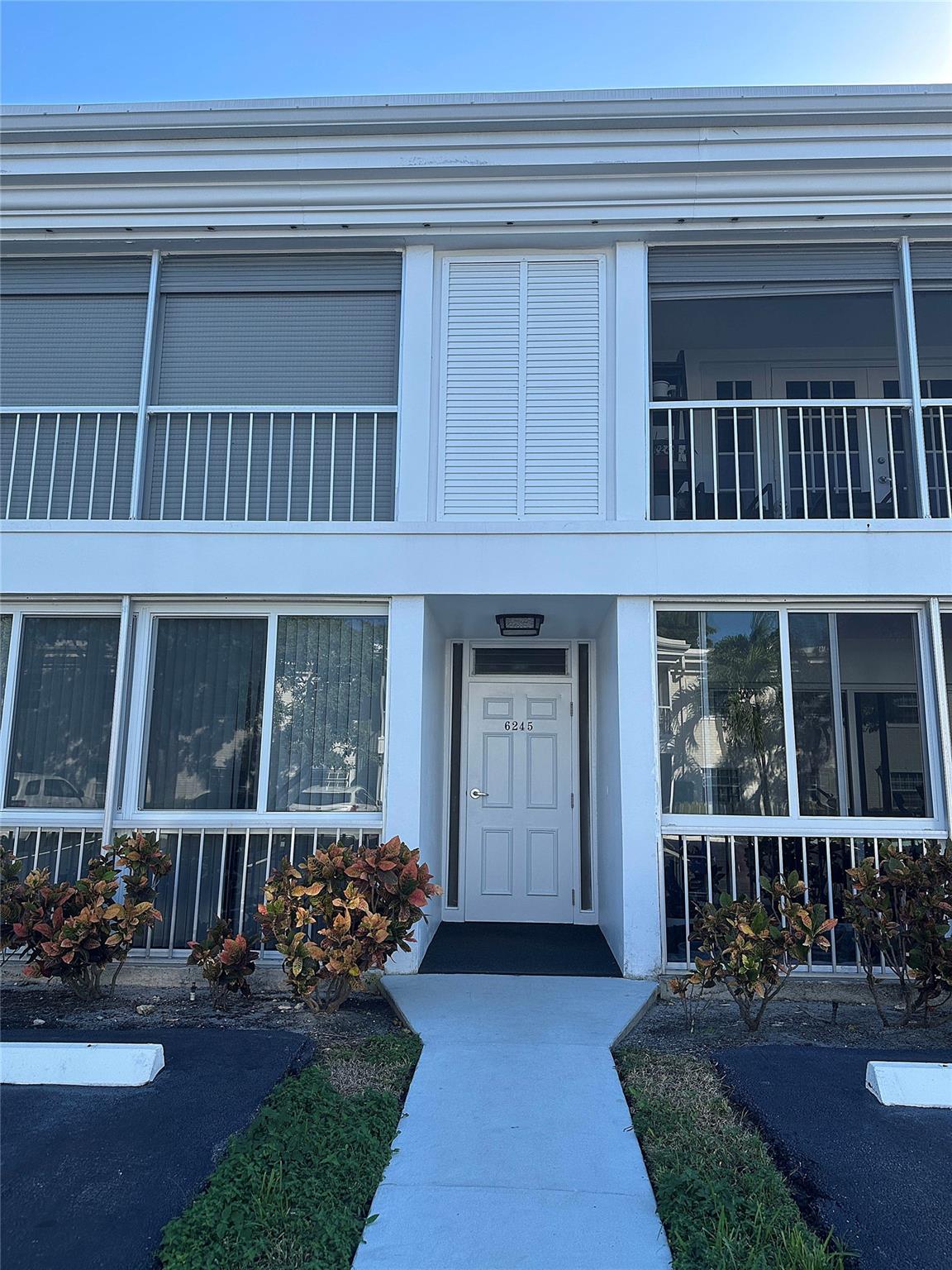 BAY COLONY CLUB - Residential