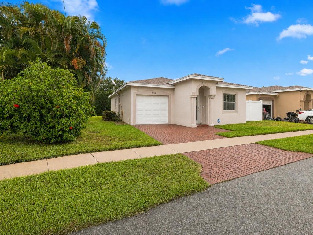 Photo of 2118 E RIDGE Circle E, Boynton Beach, FL 33435 (MLS # B26061454)