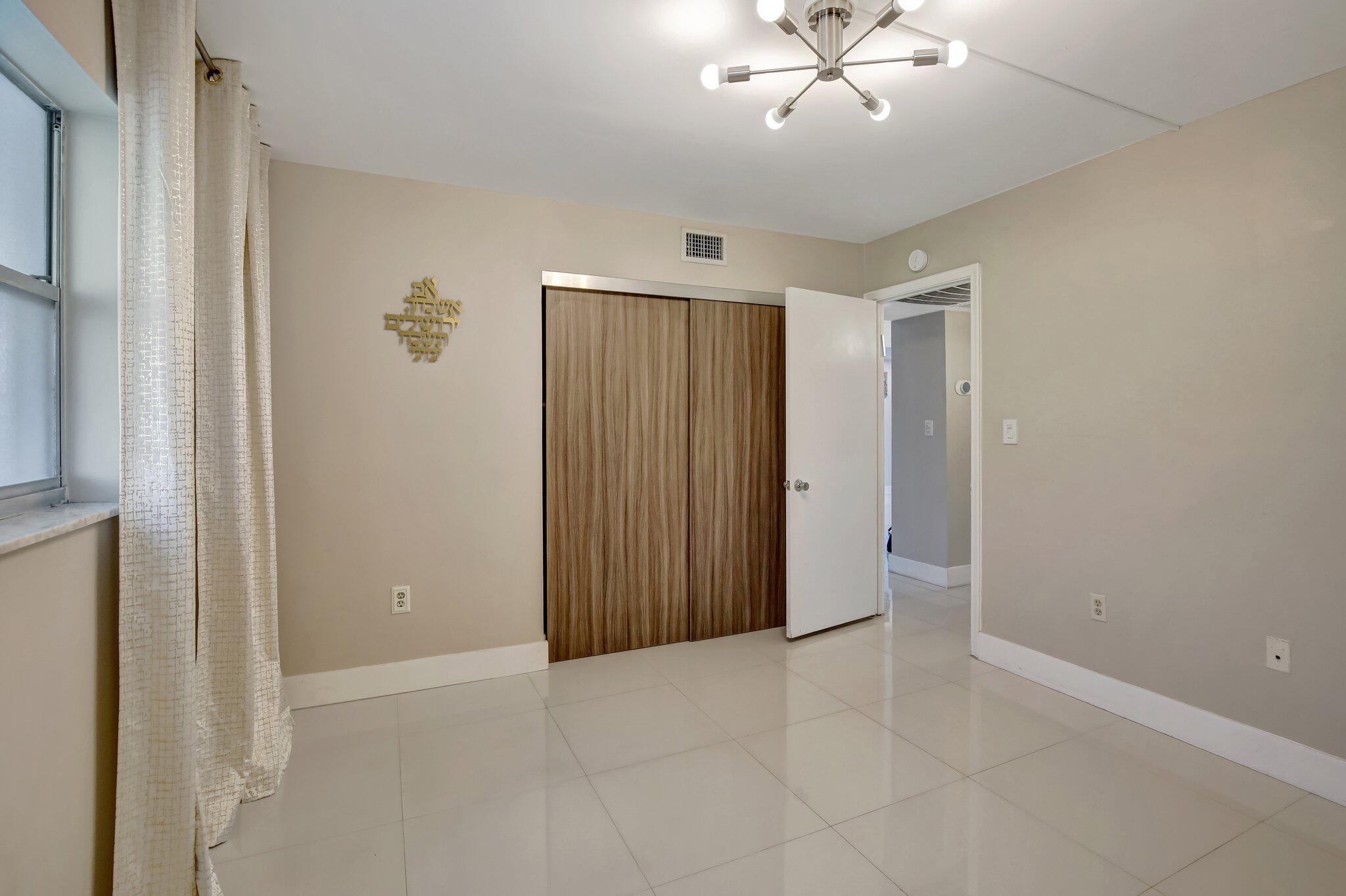 EDEN ISLES CONDO # 4 - Residential