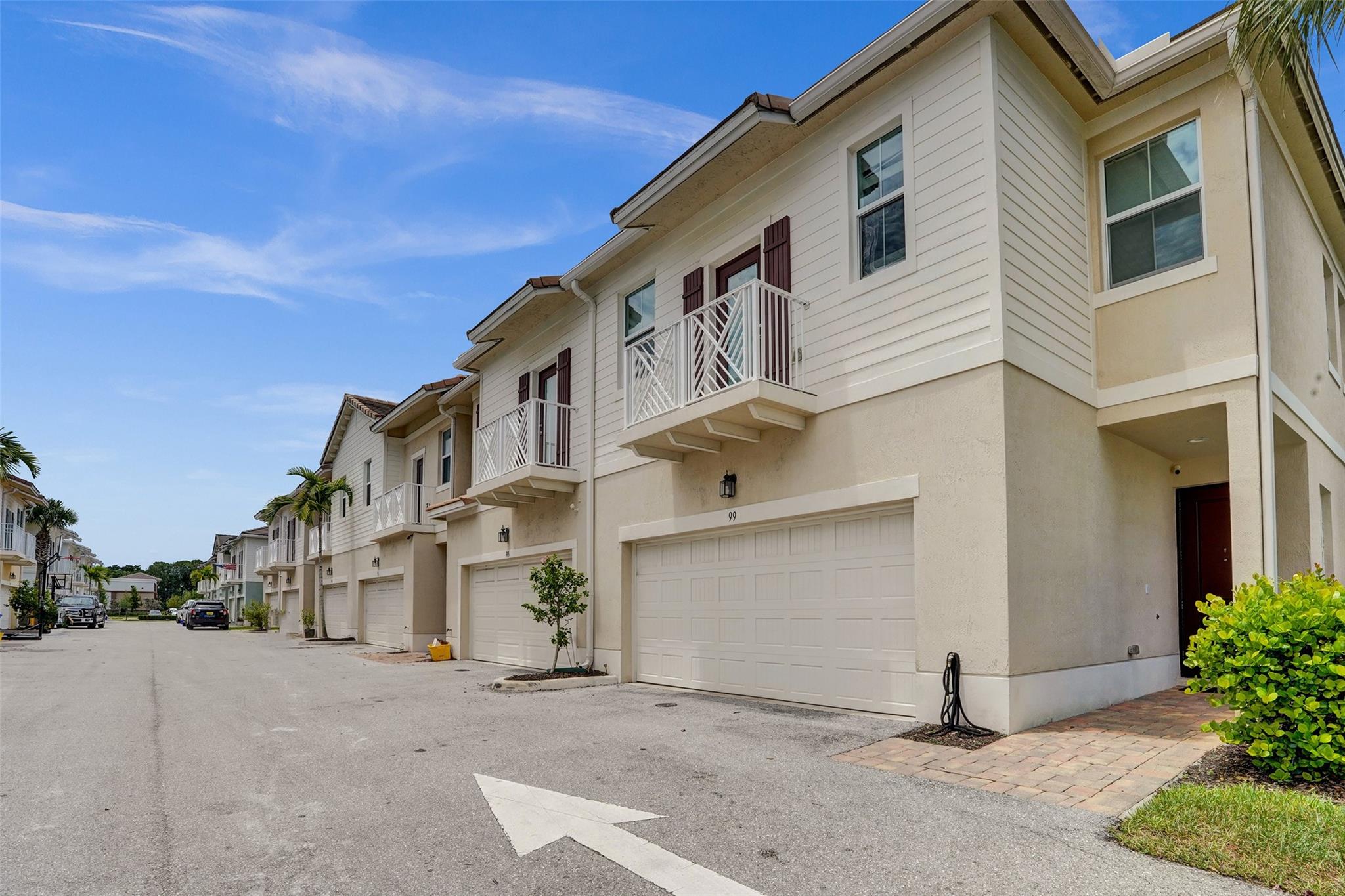 99 Palm Ln 99