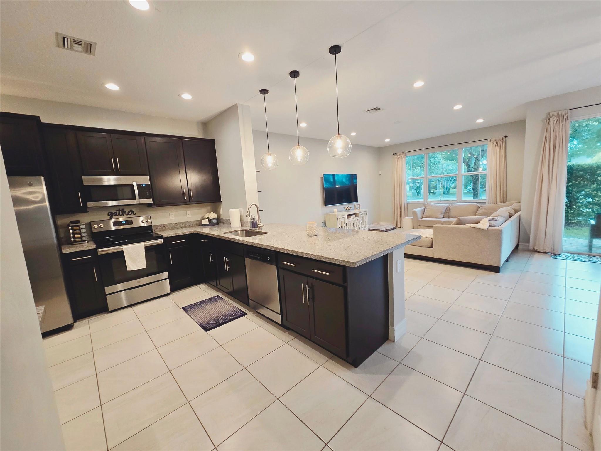 99 Palm Ln 99