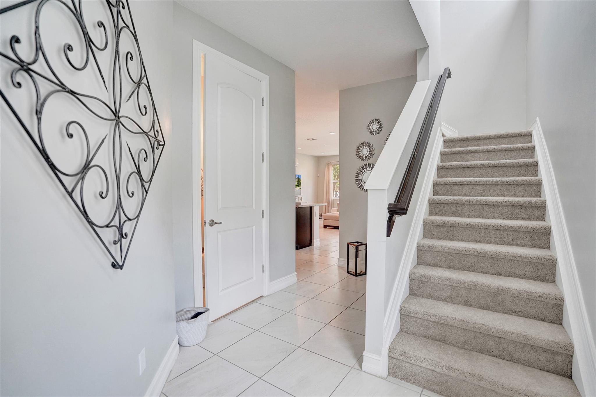 99 Palm Ln 99