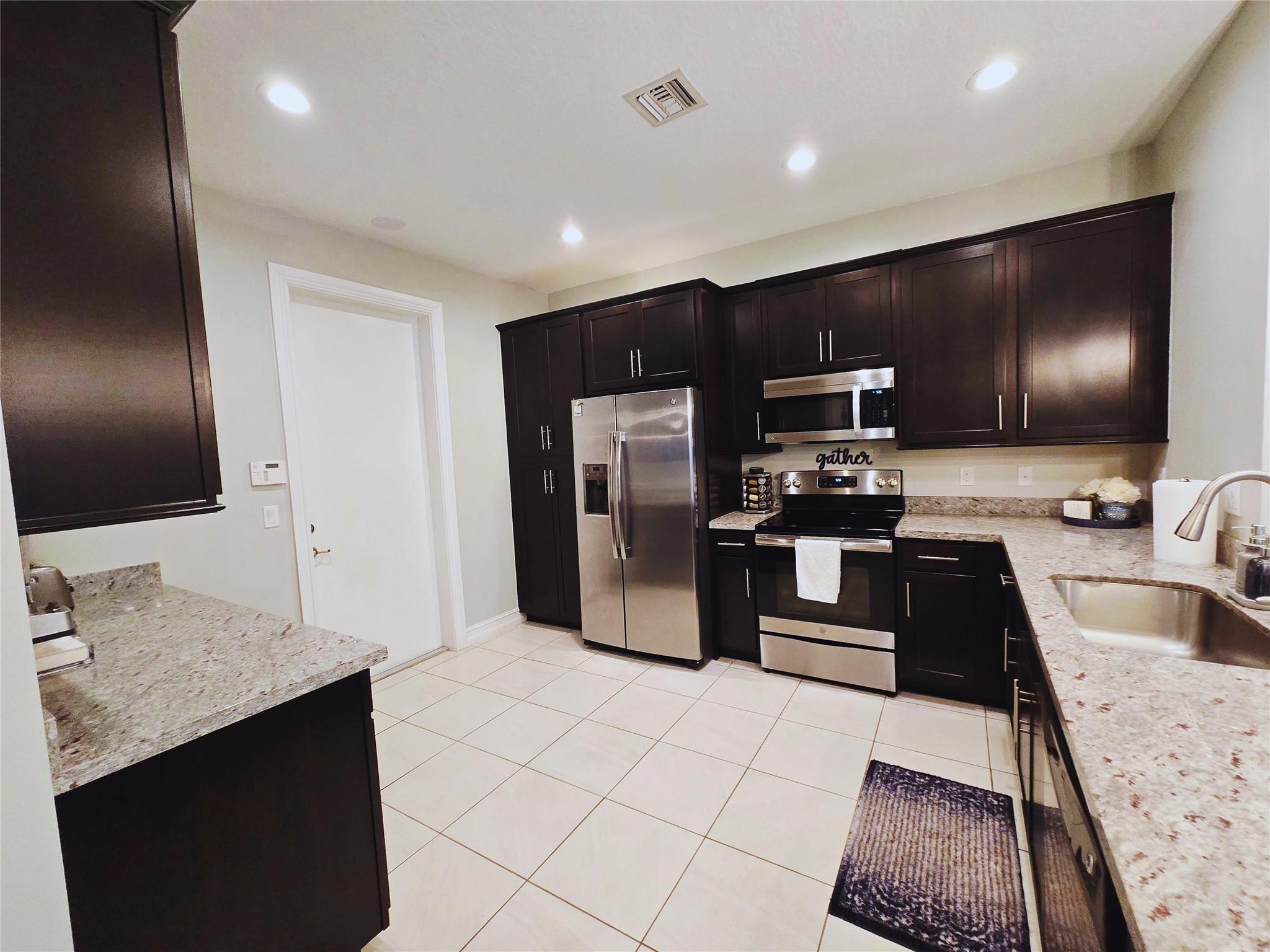 99 Palm Ln 99