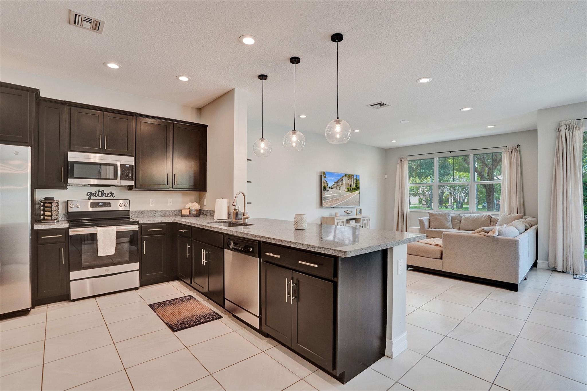 99 Palm Ln 99