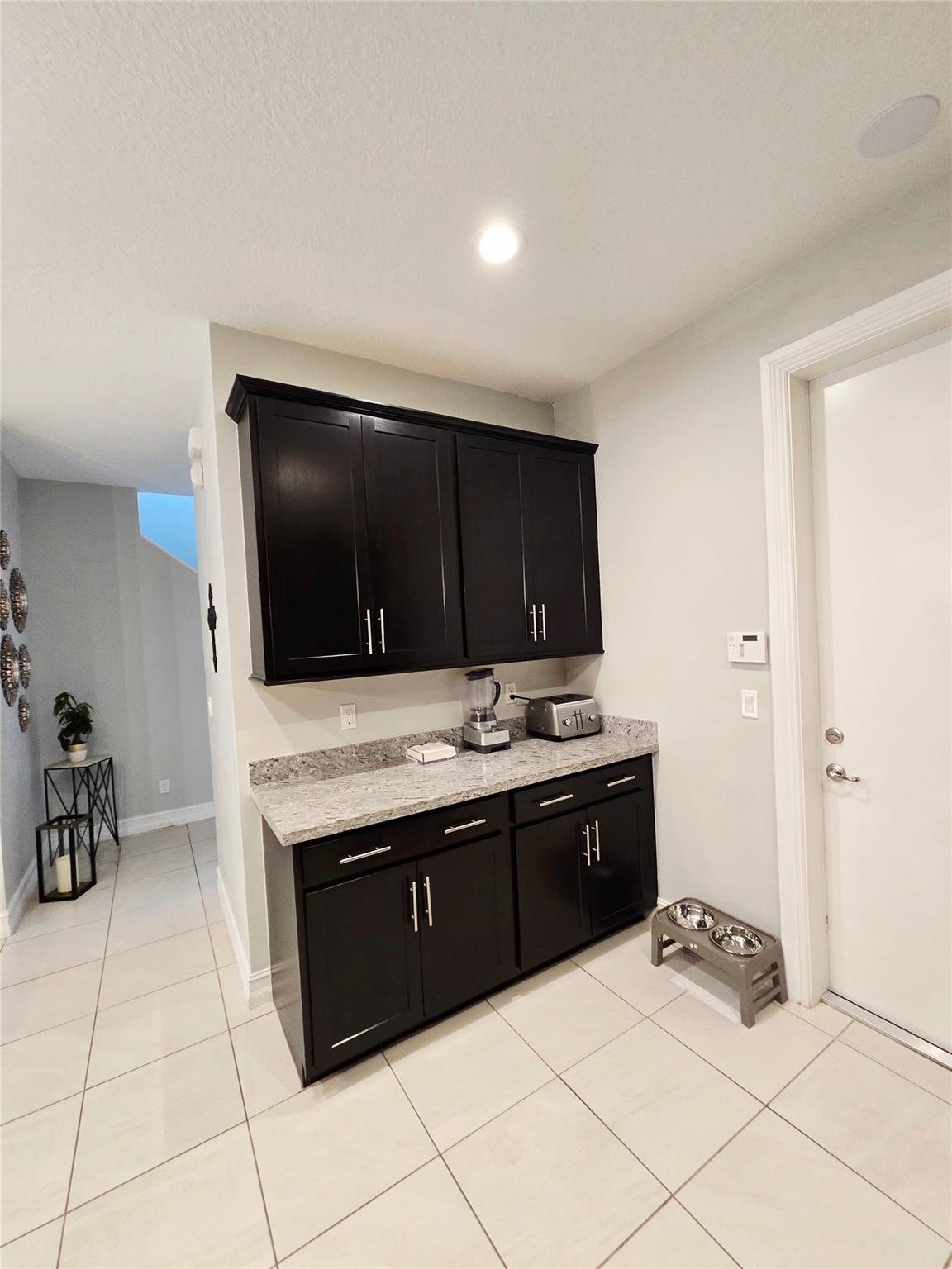 99 Palm Ln 99