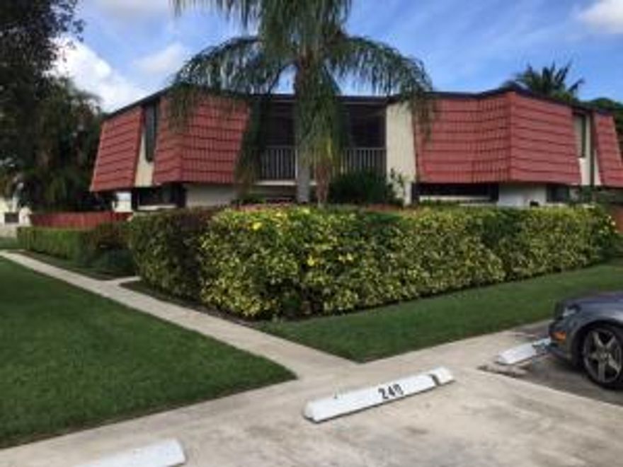 brokers, see broker remarks before calling. WOW! Upgraded courtyard townhome in the heart of west palm beach! Newer floors! Brand new kitchen with wood cabinets, granite counters and stainless steel appliances. Freshly painted! Great community close to it all with great amenities.