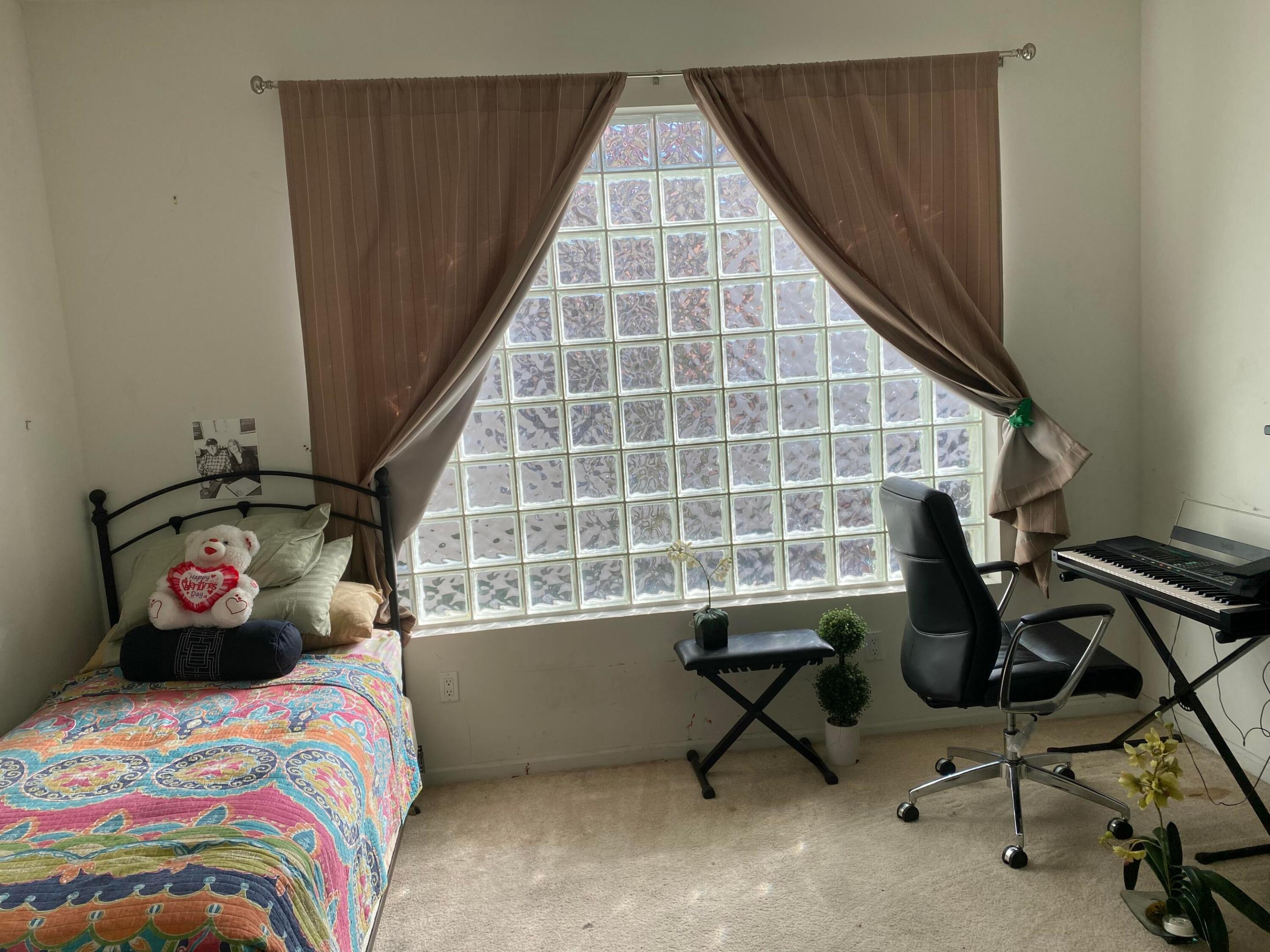 VALENCIA PALMS 4 - Residential