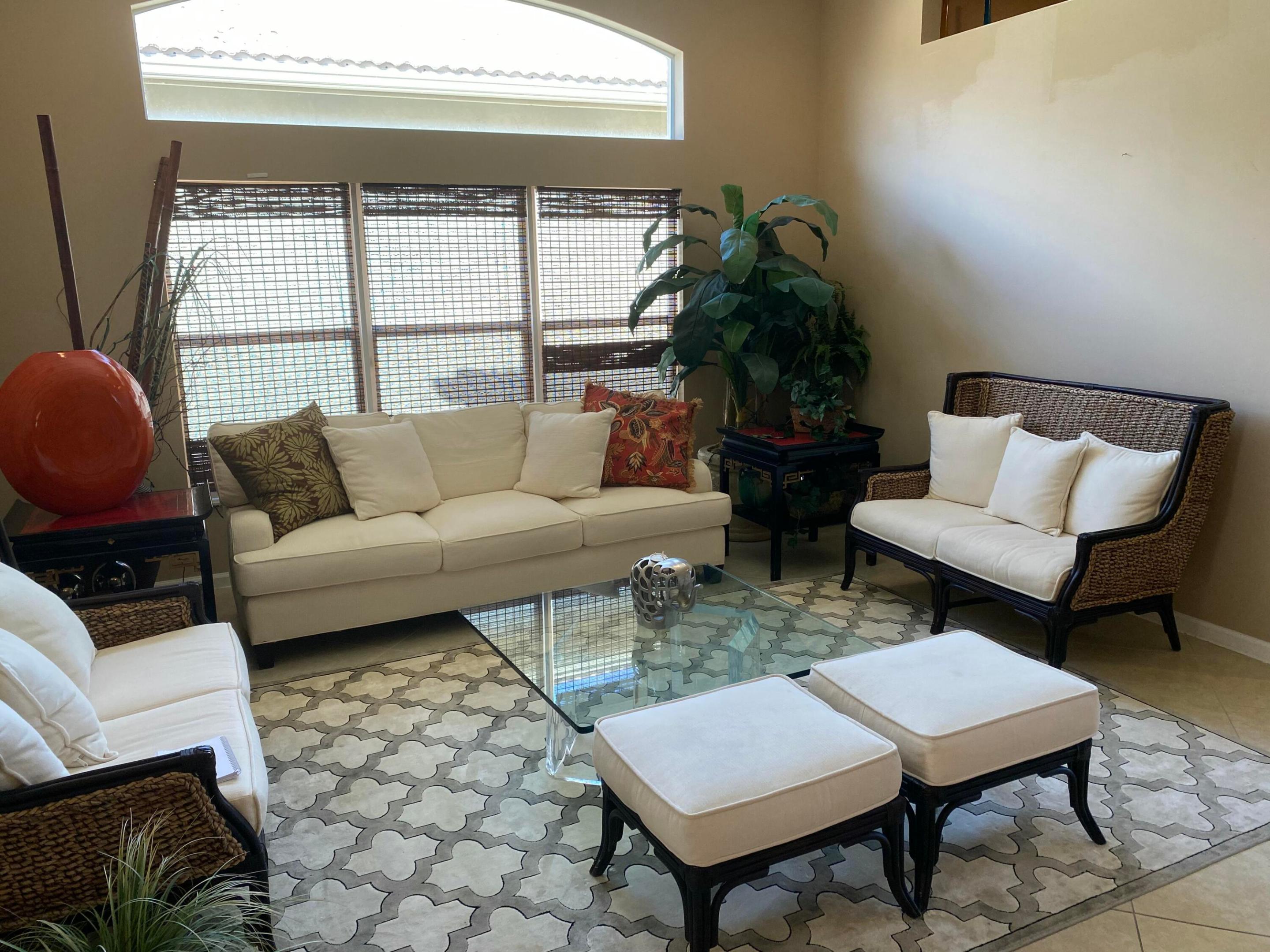 VALENCIA PALMS 4 - Residential
