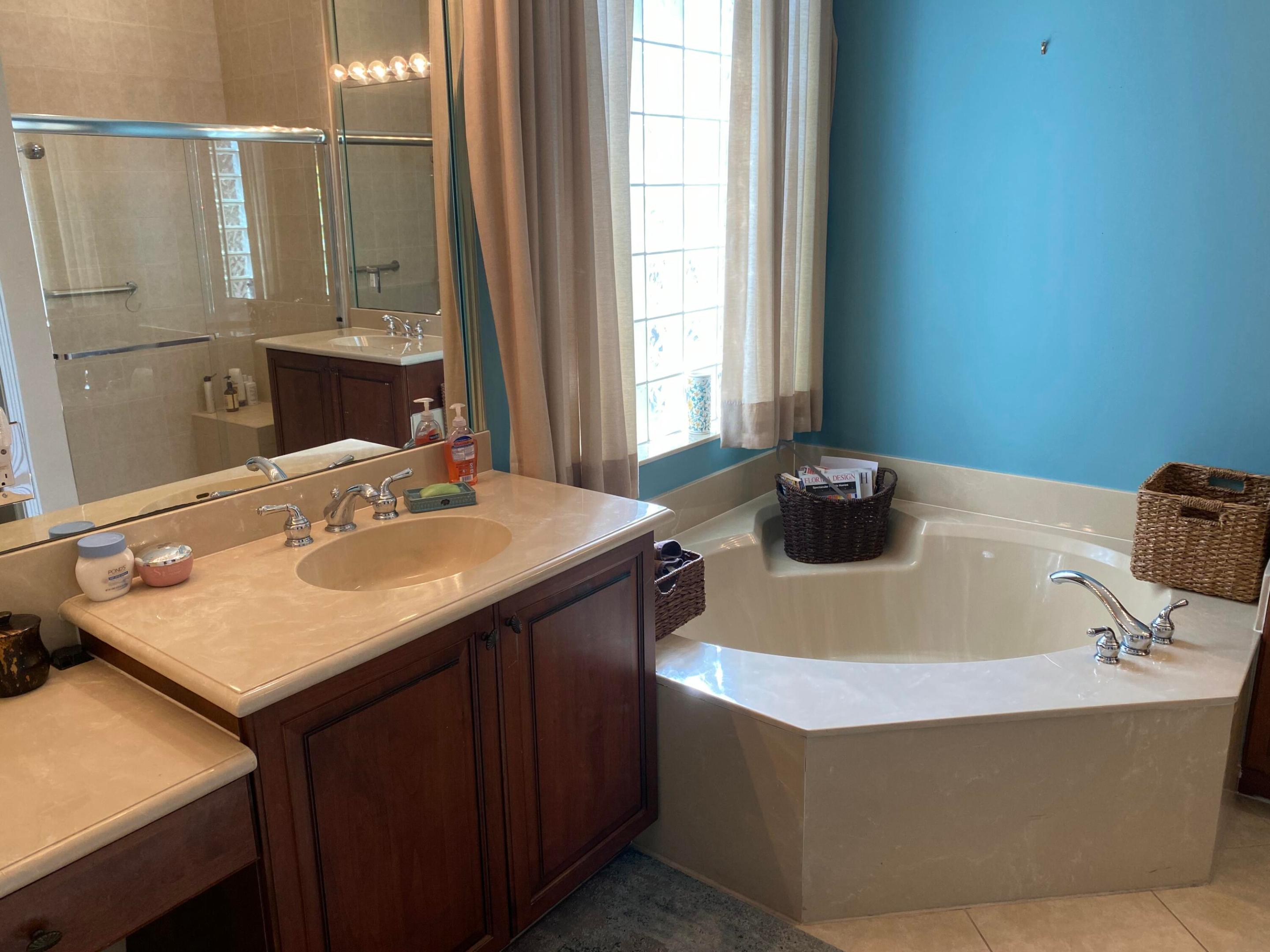 VALENCIA PALMS 4 - Residential