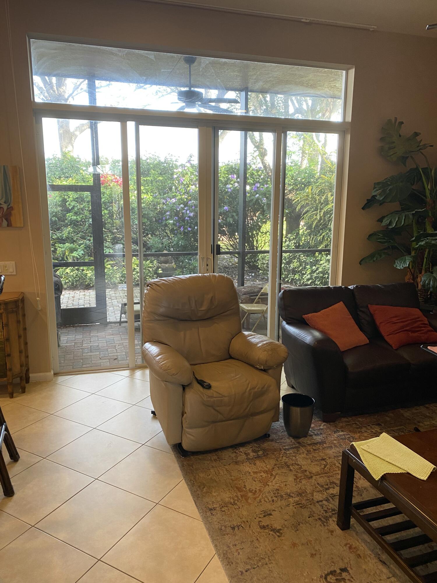 VALENCIA PALMS 4 - Residential